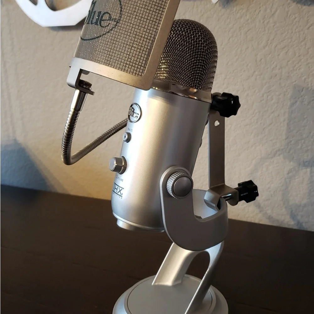 Blue Yeti Microphone - Picture 2 of 3